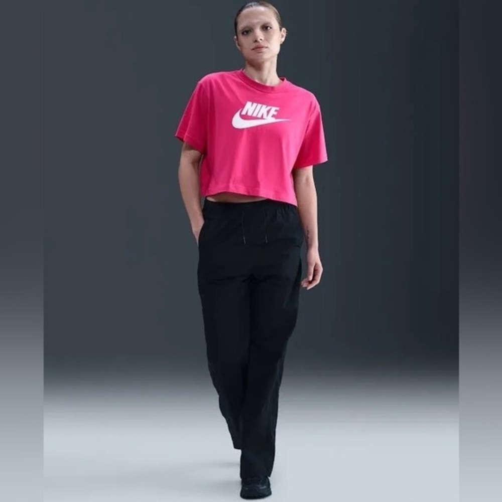 Nike Sportswear Essential Cropped Logo Tee - Pink